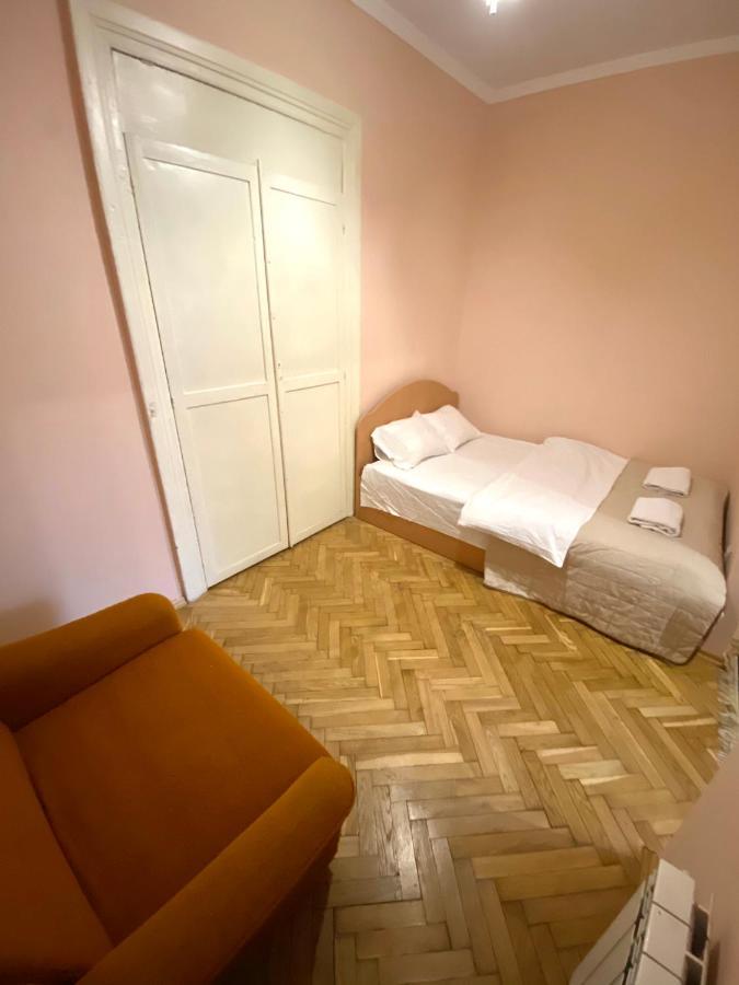 Квартира Біля Залізничного Вокзалу Вулиця Залізнична 10 До 5 Гостей Львів Екстер'єр фото