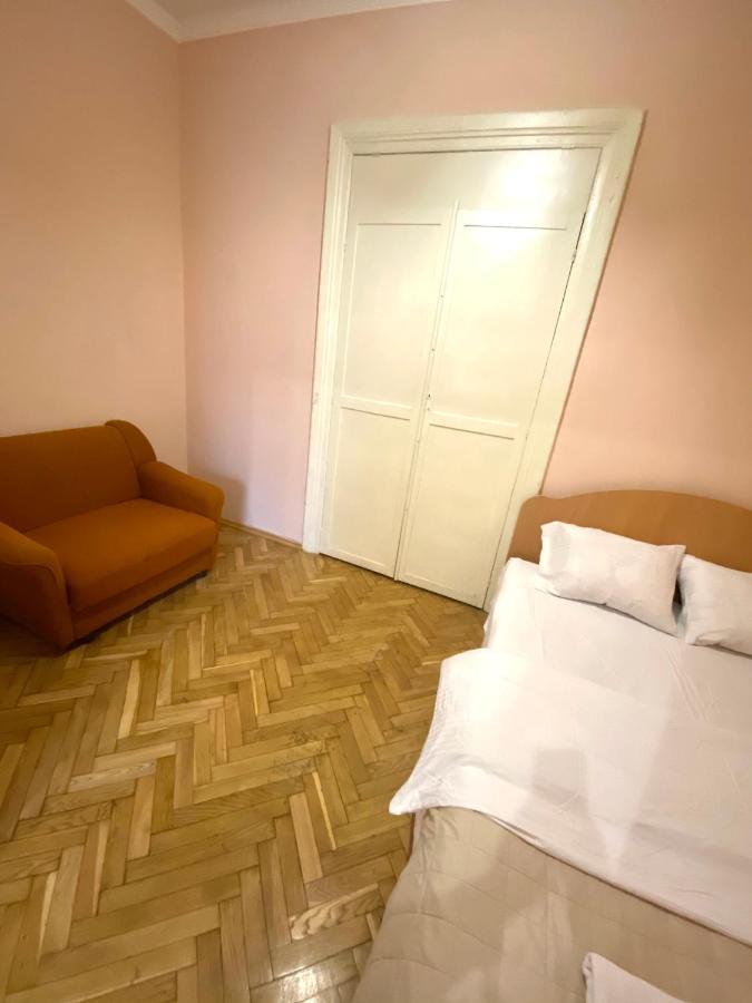 Квартира Біля Залізничного Вокзалу Вулиця Залізнична 10 До 5 Гостей Львів Екстер'єр фото